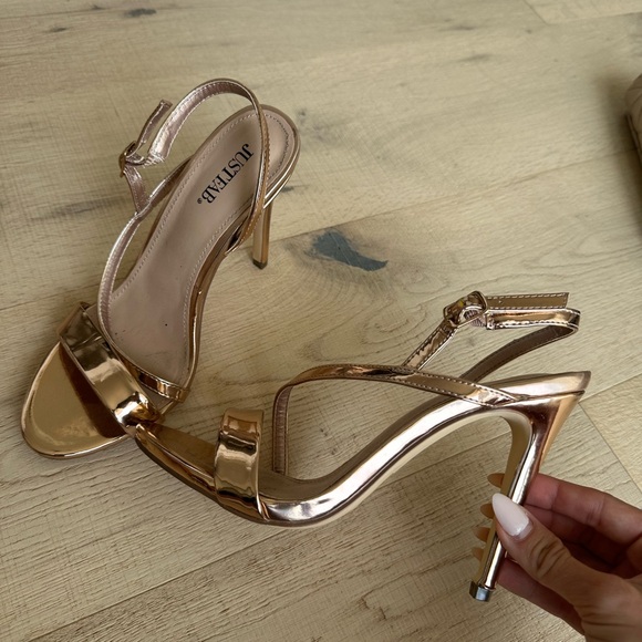 Gold heels - Picture 1 of 4